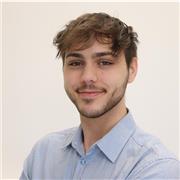 Wirtschaftsstudent, der alle Altersgruppen unterrichtet